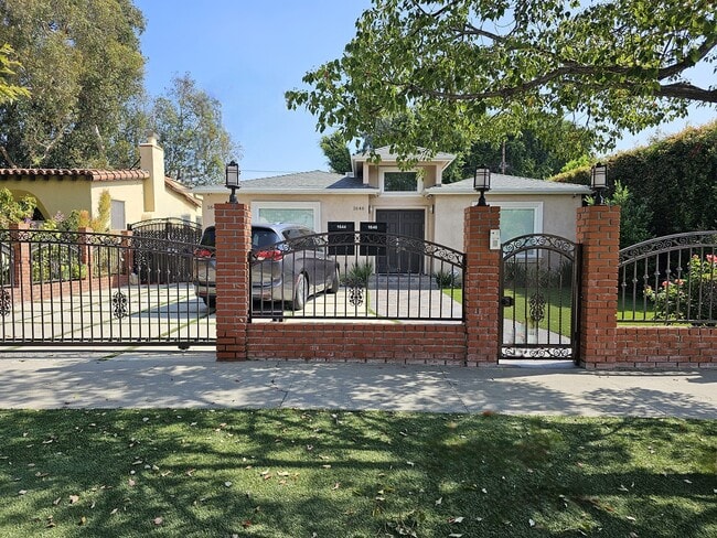 Photo - 1646 S Wooster St Casa