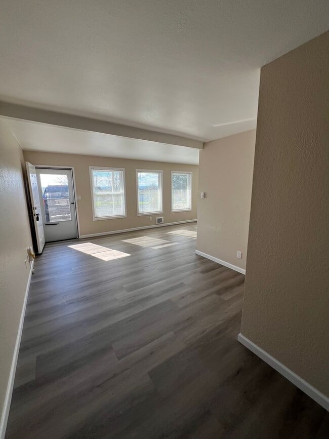 Photo - Fully Renovated 2-Bedroom in Stanwood Unit 4