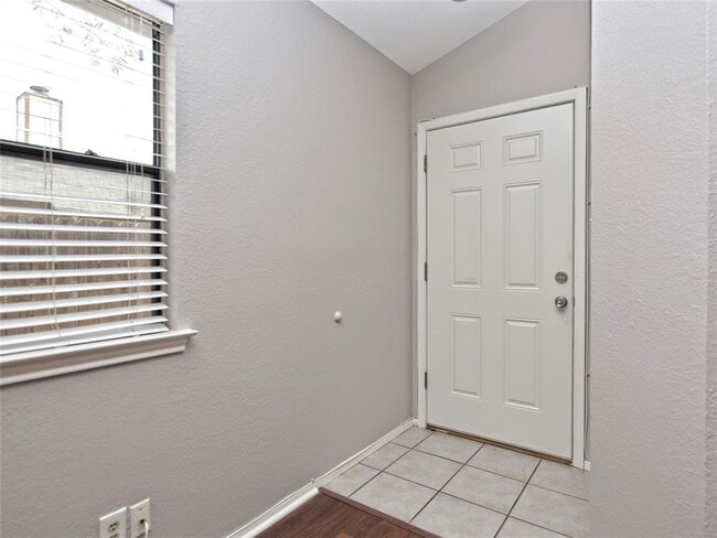 Photo - 813 Primrose Ln