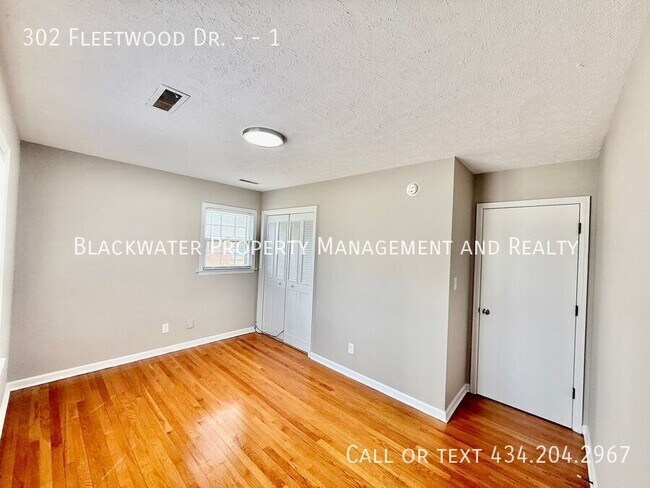 Photo - 302 Fleetwood Dr Unit 1