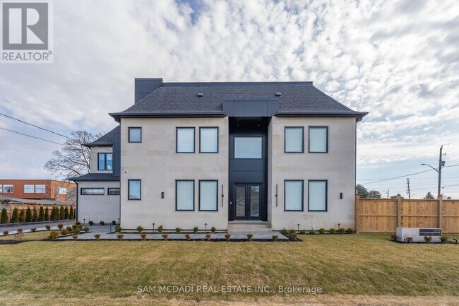 Photo - 1019 Strathy Ave
