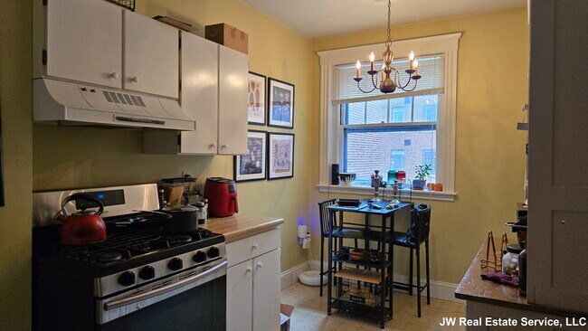 Photo - 1986 Commonwealth Ave