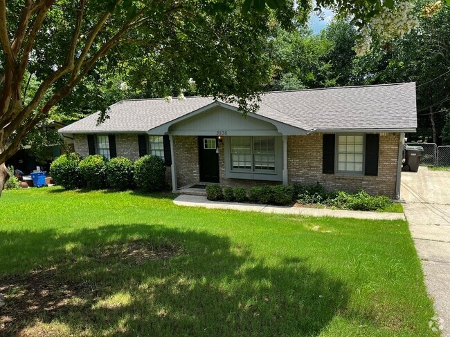 Building Photo - Must See the Sunroom off the Primary Bedroom! Rental