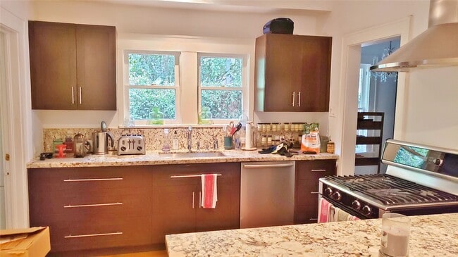 Photo - 1209 Milford St