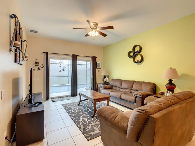 Photo - 8165 Fan Palm Way Apartamento Unidad ID1039585P