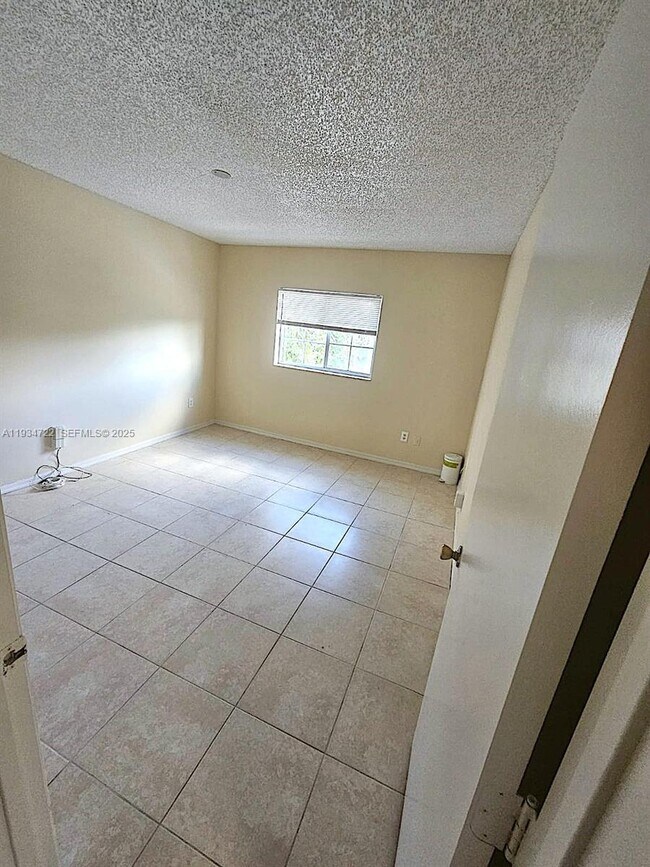 Photo - 3690 N 56th Ave Unidad 937