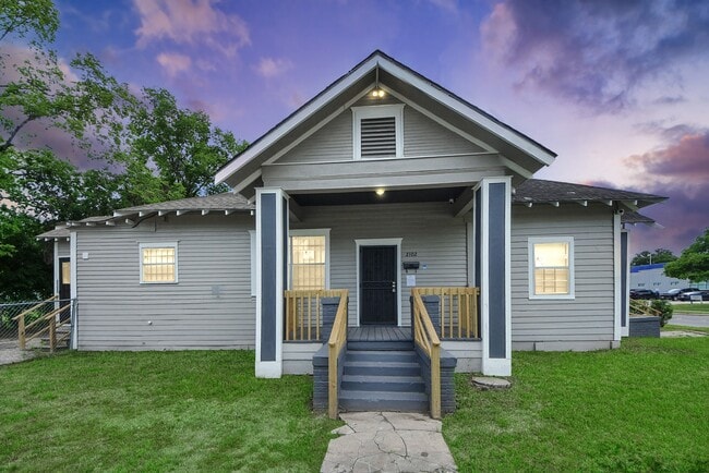 Building Photo - 2102 Gray St