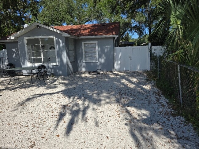 Photo - 3212 E Henry Ave