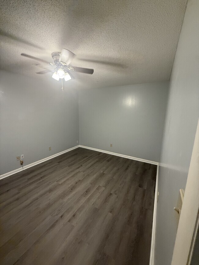 Photo - 131 Stonehedge Drive