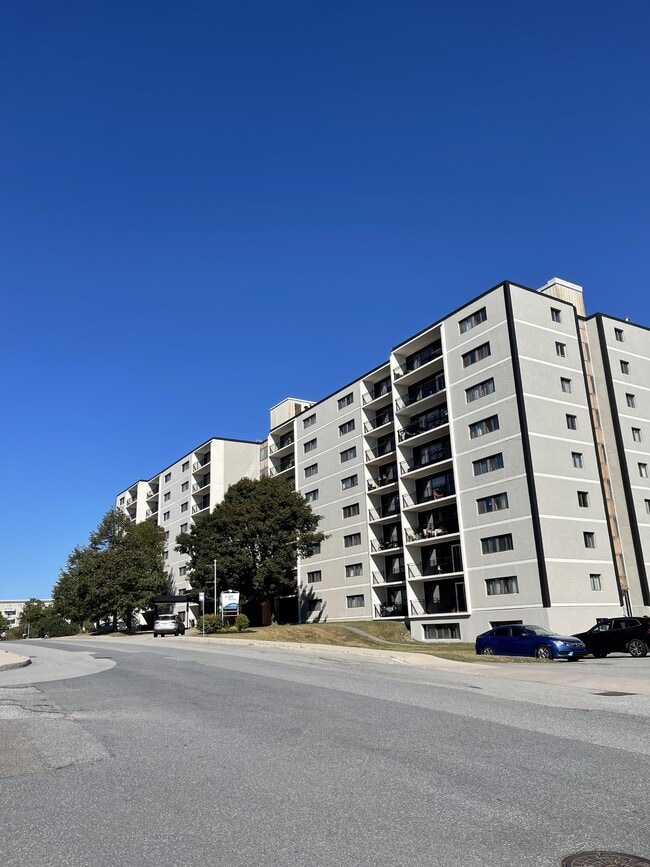 Building Photo - 411 Ellerdale St Unit 205