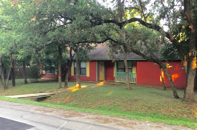 Building Photo - Eclectic 3 Bedroom, 2 Bathroom Home - 2 Ca...