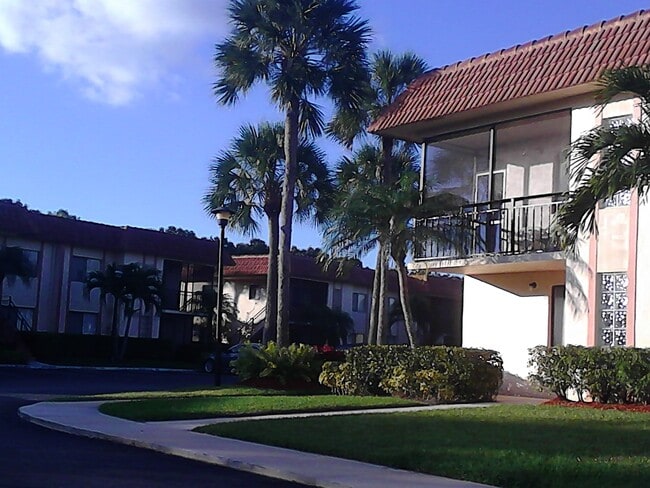 Building Photo - 357 Lakeview Dr Unit 201