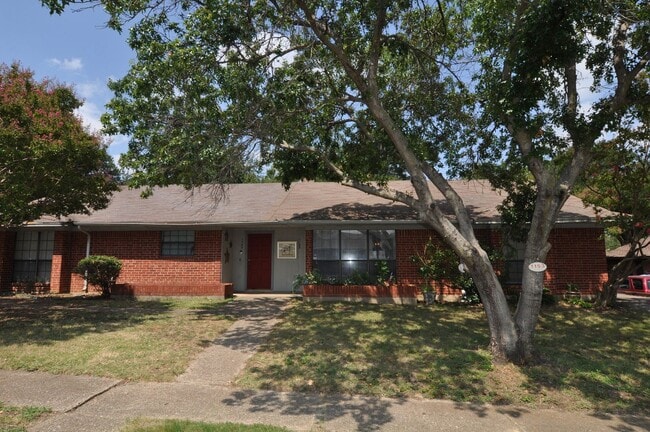 Building Photo - 1153 Highpoint Rd Rental