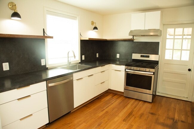 Building Photo - 4 Bedroom House Available Near Scott Stadi...