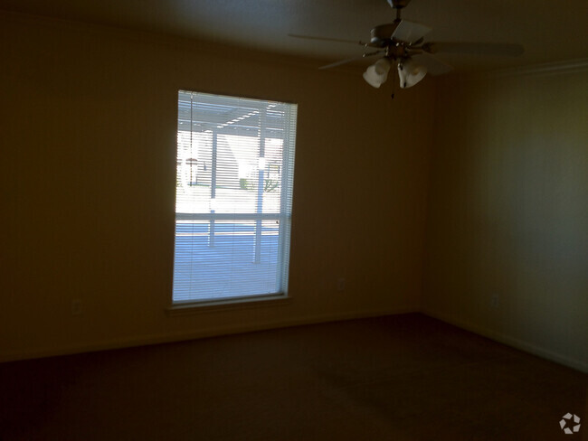 Building Photo - Duplex Rental