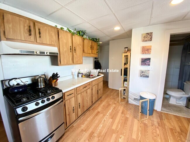 Building Photo - 103 Buttonwood St Rental