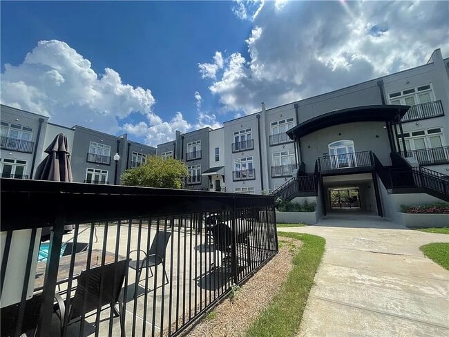 Photo - 502 Pryor St SW Unit 122