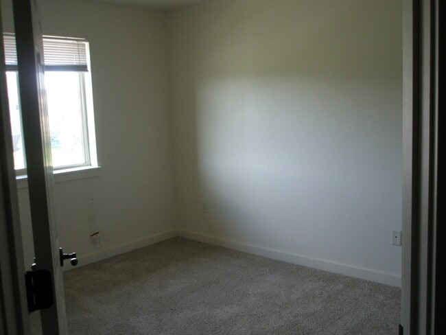 Photo - 3 Bedroom, 2.5 Bathroom Townhouse with Fireplace