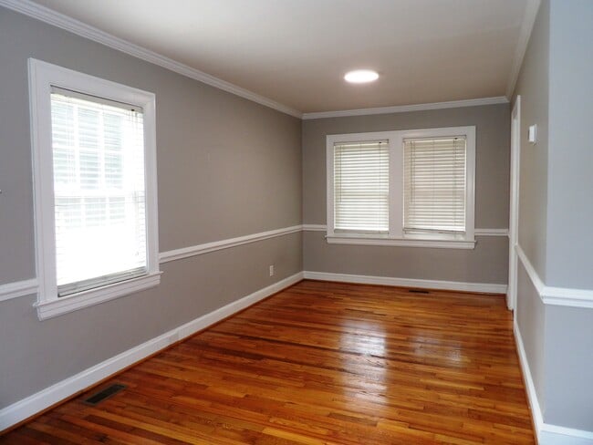 Photo - 106 Rowe Ave NW