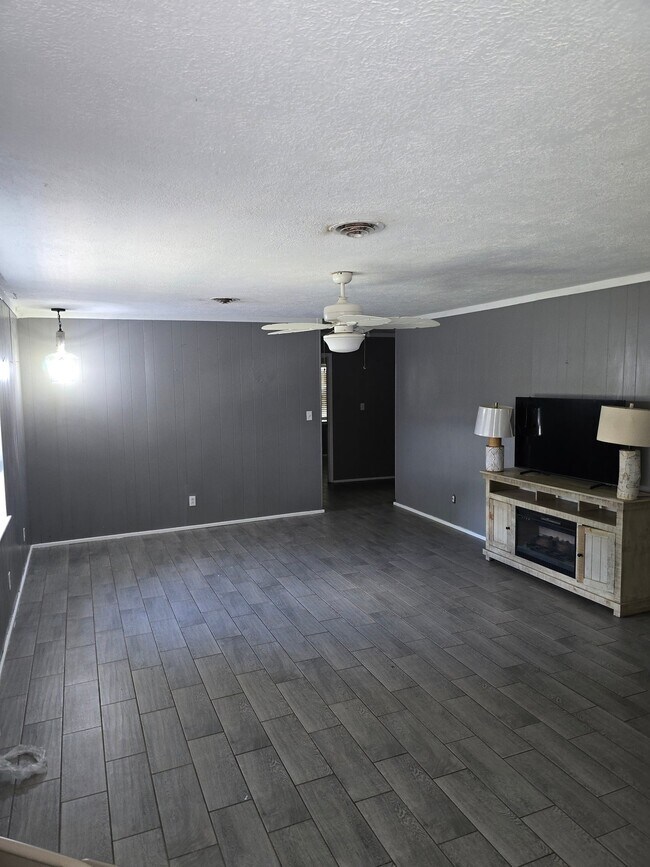 Photo - 1275 Smith Dr