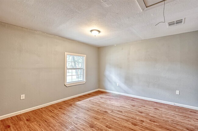 Photo - 14427 Campden Hill Rd