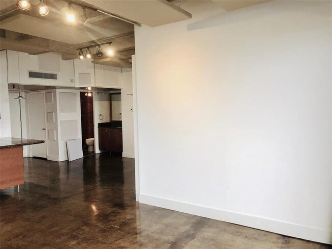 Photo - 2016 Main St Unit 1822