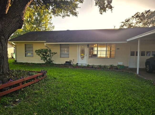Building Photo - 1312 Miles St