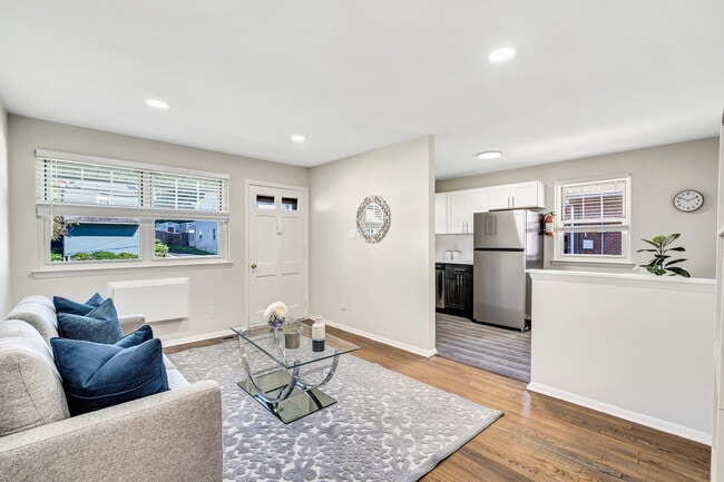 Photo - Marlton Colonial Apartments