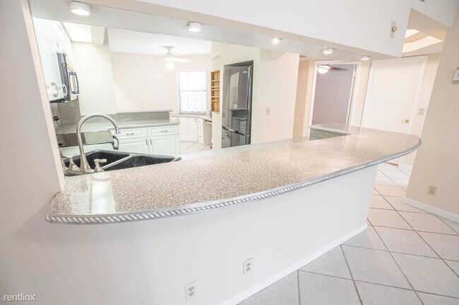 Photo - 2 br, 2 bath House - 123 Bay Colony Dr N