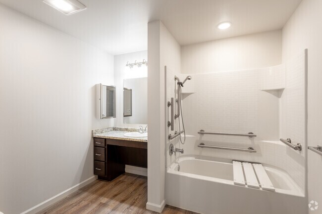 2BR, 1BA - 805SF