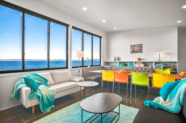 11143 Rolling Bay Walk NE
