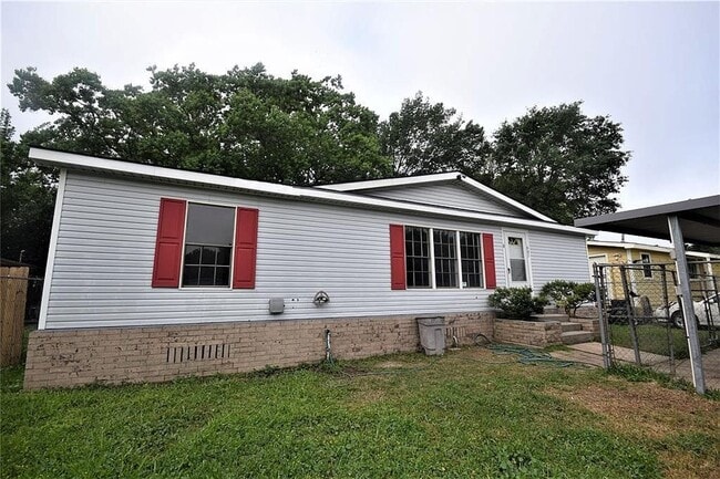 Building Photo - Spacious 3 bedrooms / 2 bath