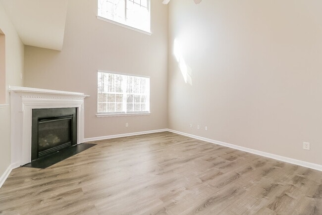 Photo - 1421 Cairo Way