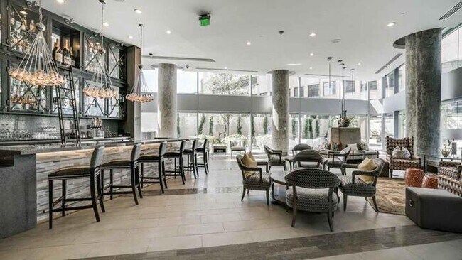 Photo - 350 North St. Paul Street Unidad d1