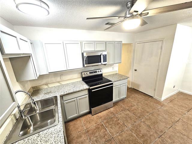 Photo - 724 Bluebonnet Dr