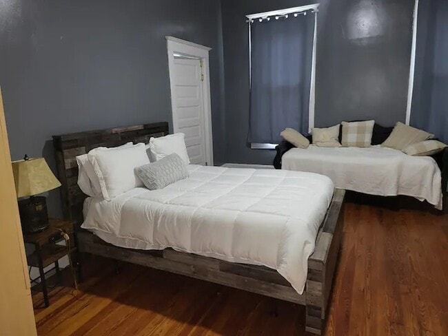 Photo - 200 Clisby Plz