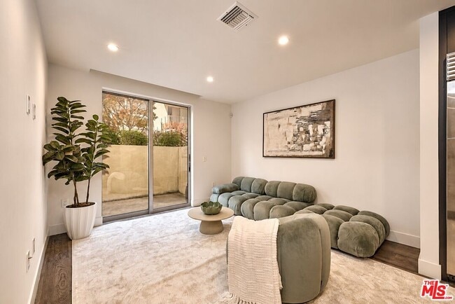 728 N Sweetzer Ave Unidad 112