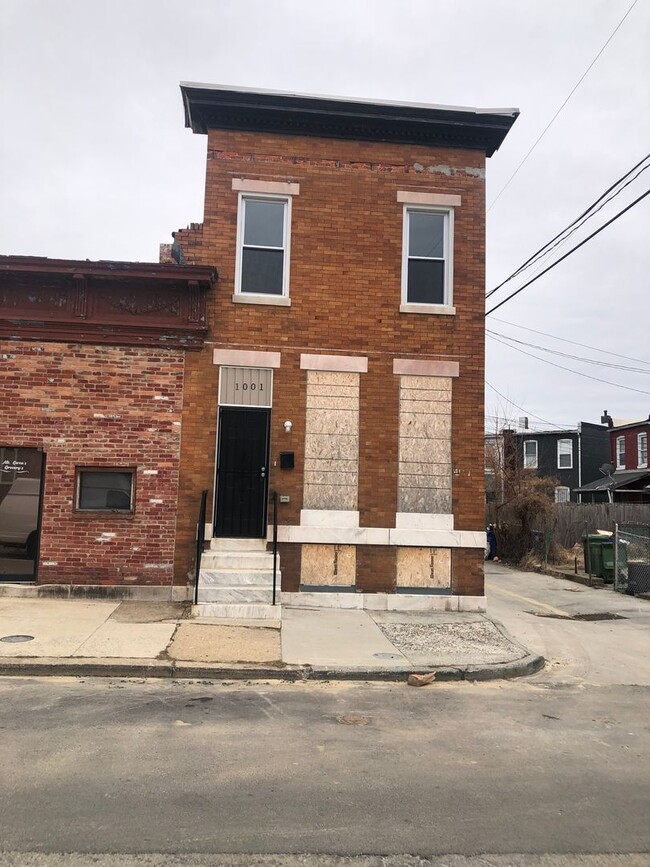 Building Photo - 3 bedroom 1.5 bathroom voucher holders wanted Baltimore City