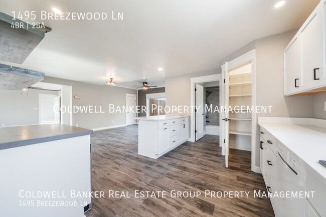 1495 Breezewood Ln