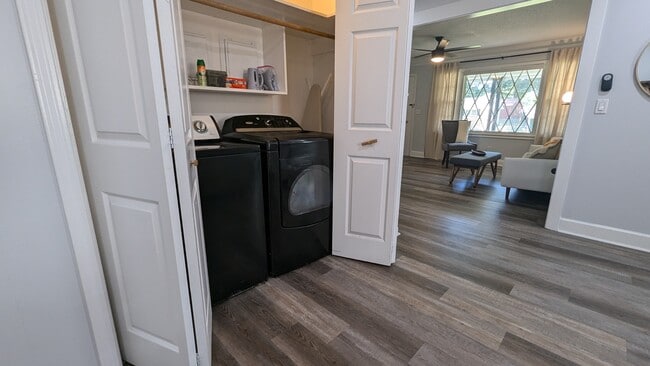 washer/dryer included
