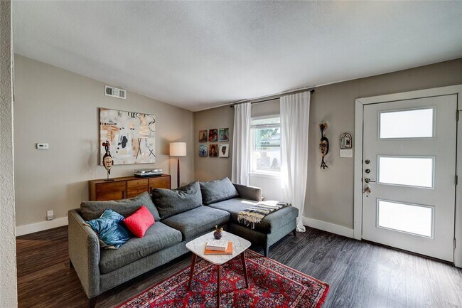 Photo - 6306 Vioitha Dr