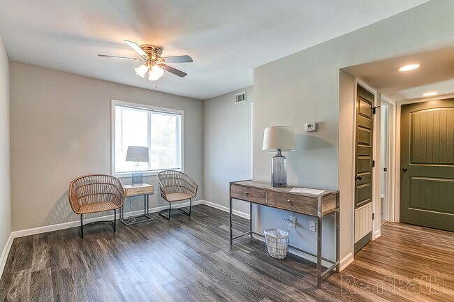 Photo - 1760 Memorial