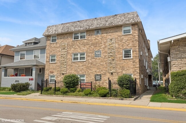 Building Photo - 205 Circle Ave Rental