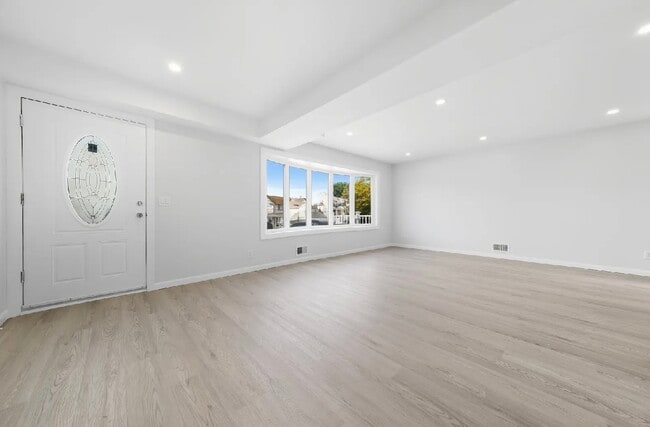 Photo - 450 Jefferson Ave Unidad Second floor