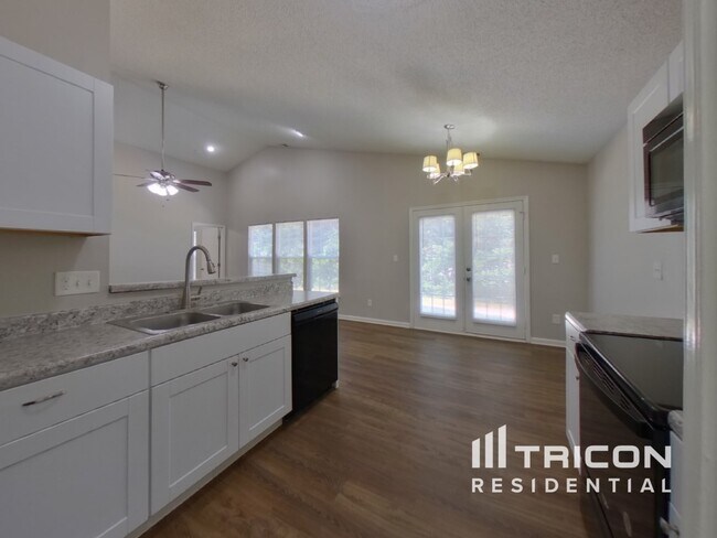 Photo - 8715 Tweedsmuir Glen Ln