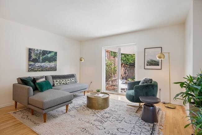 Photo - Spacious Cathedral Park Townhouse with Private Yard & Garage