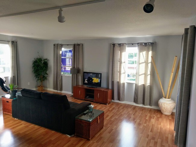 Broward County Fl Apartments For Rent Forrent Photo 511 Nw 25th St Unit 2