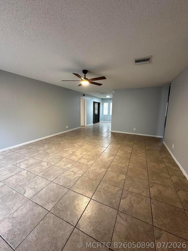 641 W 9th St Unit 1