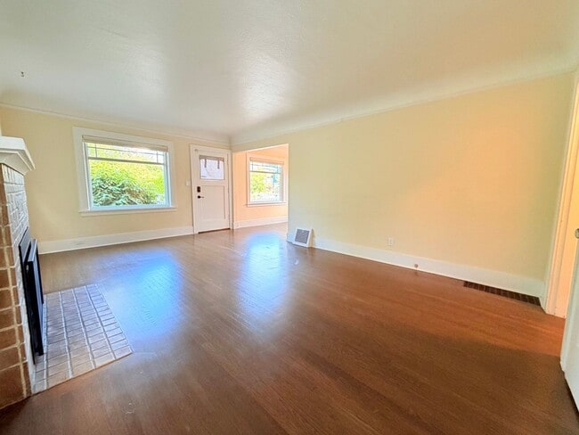 307 NW 74th St