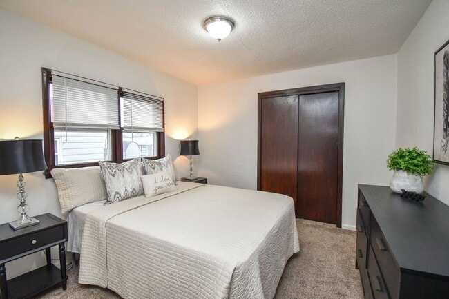 Photo - 306 S Chicago Ave